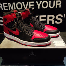 Cargar imagen en el visor de la galería, Air Jordan 1 Retro 'Bred' (2001)
