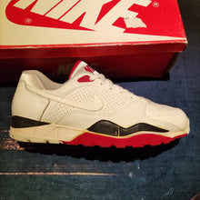 Cargar imagen en el visor de la galería, Nike Cross Trainer 3 Low OG (1990)