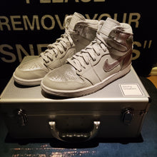 Cargar imagen en el visor de la galería, Air Jordan 1 High Retro '25th Anniversary' (2010) *Pre-Owned*