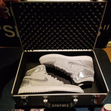 Cargar imagen en el visor de la galería, Air Jordan 1 High Retro '25th Anniversary' (2010) *Pre-Owned*