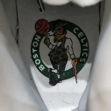 Carica l'immagine nel visualizzatore di Gallery, Adidas Originals Attitude Hi 'NBA Boston Celtics' (2008) *Pre-Owned*