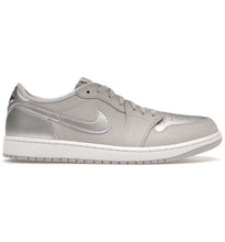 Carica l&#39;immagine nel visualizzatore di Gallery, Air Jordan 1 Low OG &#39;Metallic Silver&#39; (2024)
