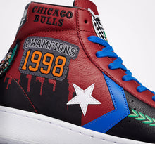 Lade das Bild in den Galerie-Viewer, Converse Pro Leather High x Chinatown Market x Jeff Hamilton &#39;Bulls&#39; (2021)
