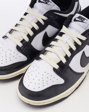 Cargar imagen en el visor de la galería, Nike Dunk Low W &#39;Vintage Panda&#39; (2023)
