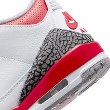 Cargar imagen en el visor de la galería, Air Jordan 3 Retro &#39;Fire Red&#39; (2022)
