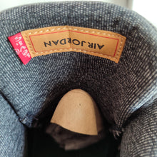 Cargar imagen en el visor de la galería, Air Jordan 4 Retro x Levi&#39;s (Levi&#39;s Tag) (2018) *Pre-Owned*
