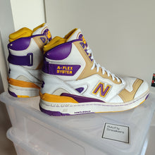 Carica l&#39;immagine nel visualizzatore di Gallery, New Balance BB900 James Worthy BB900PY (2006) *Pre-owned*
