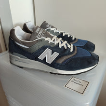 Cargar imagen en el visor de la galería, New Balance 997 NV Made in USA (2018) *Pre-owned*
