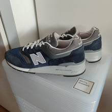 Cargar imagen en el visor de la galería, New Balance 997 NV Made in USA (2018) *Pre-owned*
