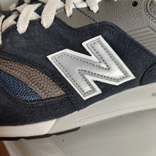 Cargar imagen en el visor de la galería, New Balance 997 NV Made in USA (2018) *Pre-owned*
