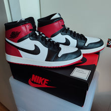 Cargar imagen en el visor de la galería, Air Jordan 1 High Retro OG &#39;Black Toe&#39; (2013) *Pre-Owned*
