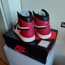 Cargar imagen en el visor de la galería, Air Jordan 1 High Retro OG &#39;Black Toe&#39; (2013) *Pre-Owned*
