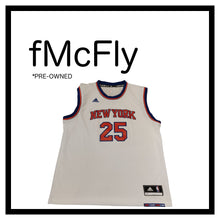Carica l&#39;immagine nel visualizzatore di Gallery, Adidas NBA Jersey. New York Knicks. #25 Derrick Rose (2016) *Pre-Owned*
