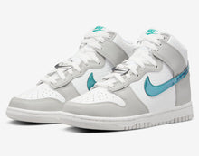 Charger l&#39;image dans la galerie, Nike Dunk High &#39;Ring Bling&#39; W (2022)
