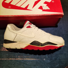 Lade das Bild in den Galerie-Viewer, Nike Cross Trainer 3 Low OG (1990)
