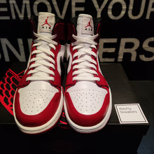 Cargar imagen en el visor de la galería, Air Jordan 1 High Retro &#39;Chicago&#39; (2013) *Pre-Owned*
