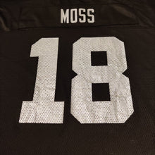 Cargar imagen en el visor de la galería, Reebok NFL Jersey. Oakland Raiders. #18 Randy Moss (2005) *Pre-Owned*
