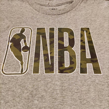 Charger l&#39;image dans la galerie, NBA Logo Camo Junior (2020)
