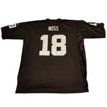 Cargar imagen en el visor de la galería, Reebok NFL Jersey. Oakland Raiders. #18 Randy Moss (2005) *Pre-Owned*
